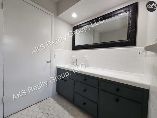 Building Photo - 1613 Stonewall Dr