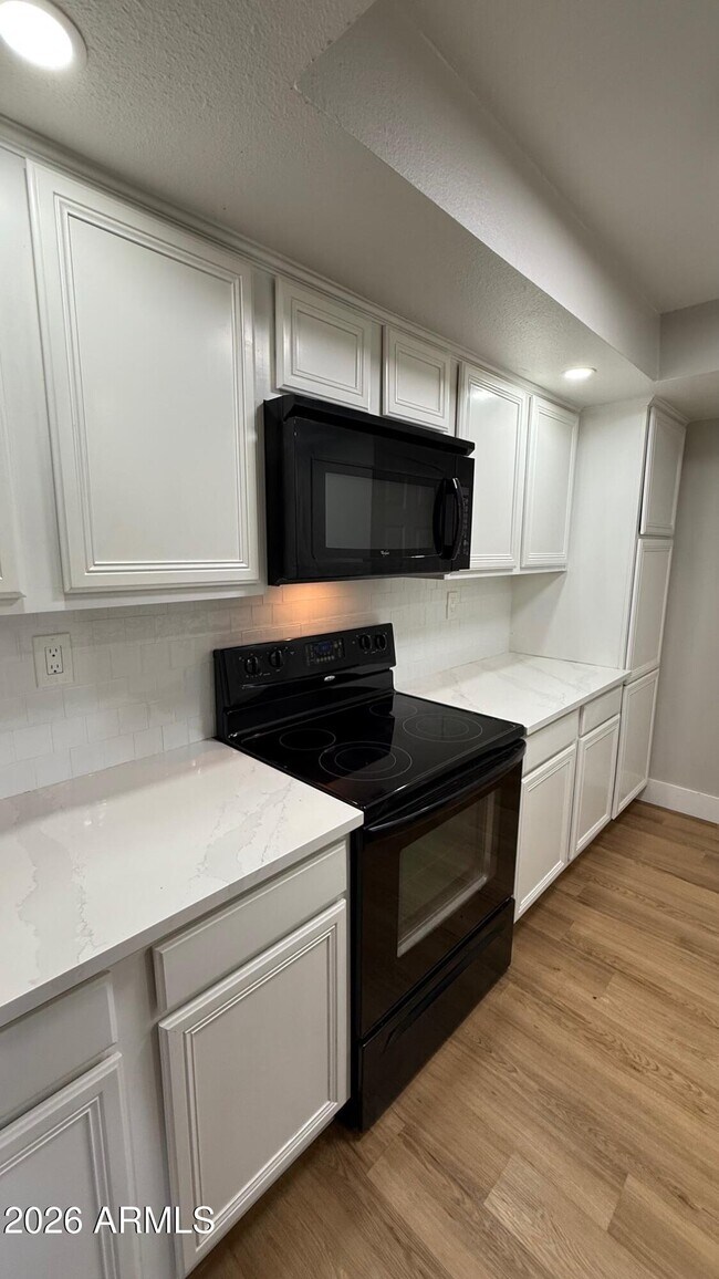 Building Photo - 8500 E Indian School Rd