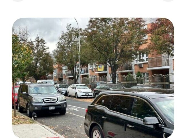 Building Photo - 305 E Mt Eden Ave