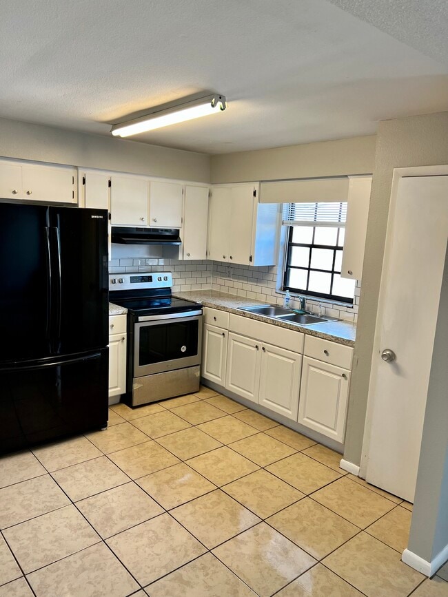 Building Photo - Lakeland Oregon Duplex