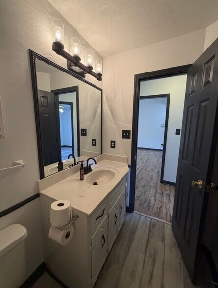Building Photo - 3531 Sandpiper Dr