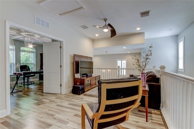 Building Photo - 426 Birdsong Ln