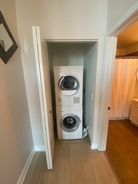 In unit laundry - 1629 S Prairie Ave
