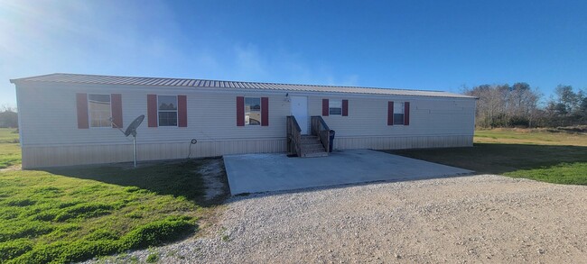 Primary Photo - Mobile home in Country Setting