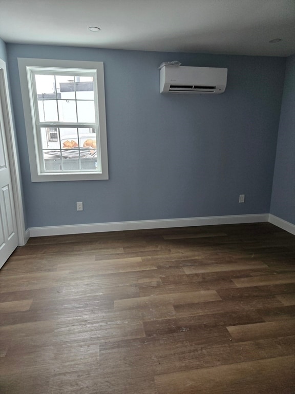 Building Photo - 715 River St