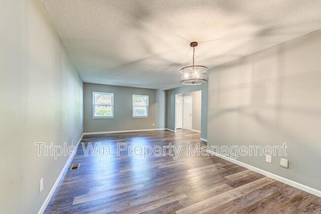 Building Photo - 2250 Spoonwood Dr