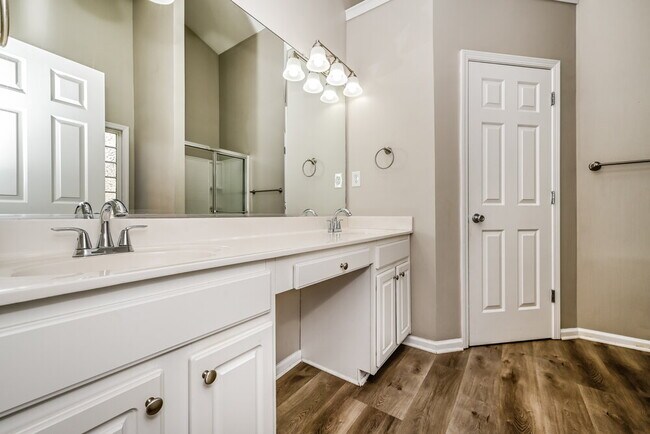 Building Photo - 420 Eglington Tr