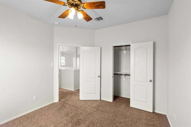 Building Photo - 124 Amberwood Ct