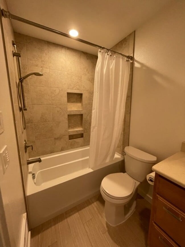 Building Photo - Beautiful Country Townhome!