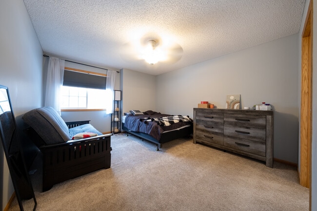 Building Photo - 17326 Lilac Ln SE