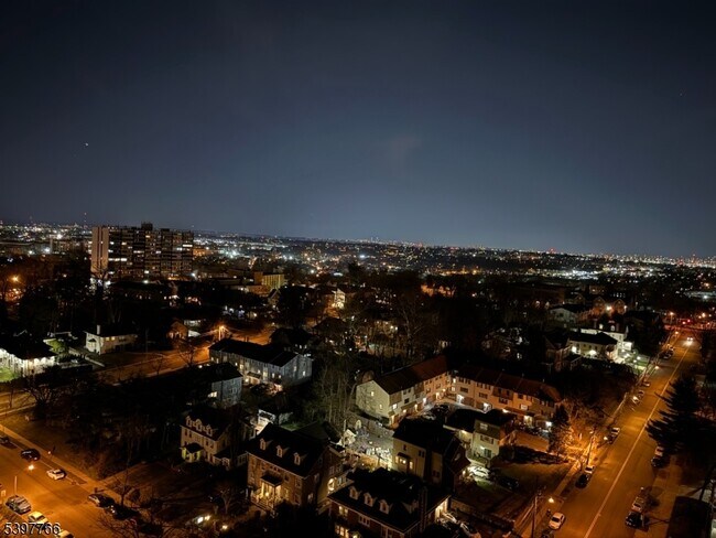 Building Photo - 285 Aycrigg Ave