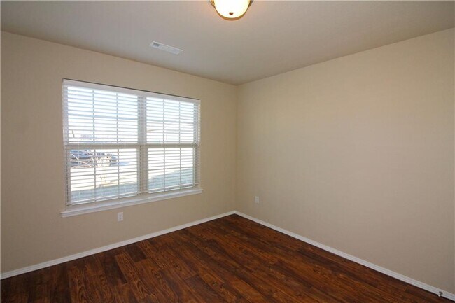 Building Photo - 601 Lasso Ln