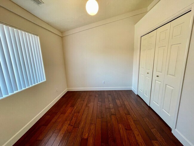 Building Photo - Lovely 3-BR Home in Southgate