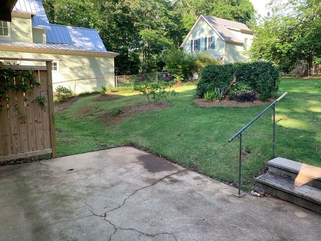 Building Photo - 3BR Normaltown Charmer