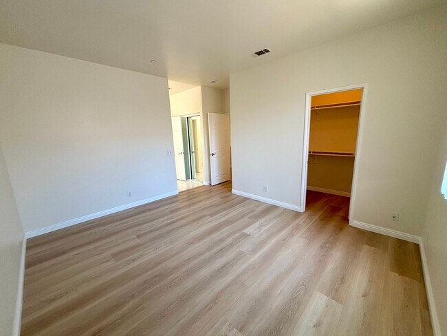Building Photo - Very clean and upgraded 4 bedroom home in Buena Park
