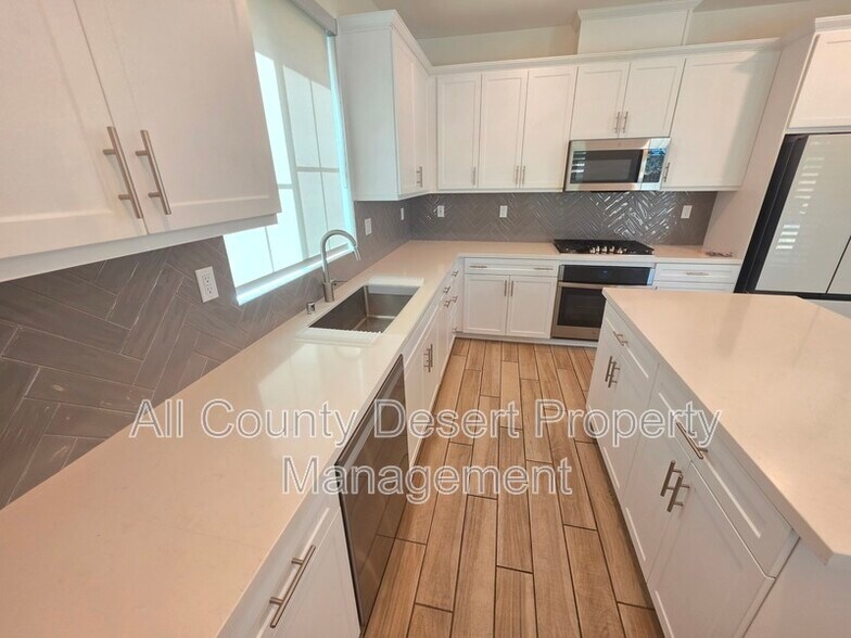 Building Photo - 73533 Granita Dr