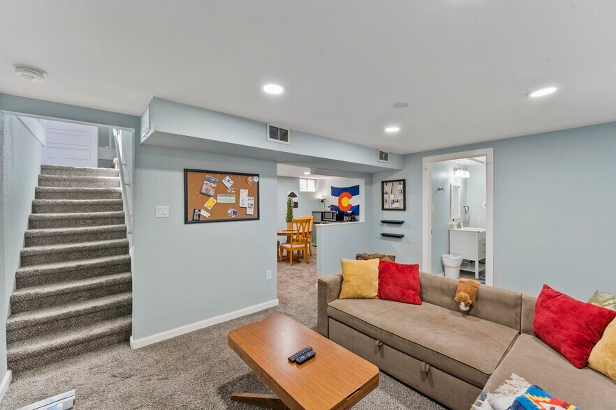 Building Photo - 2628 Green Ridge Dr