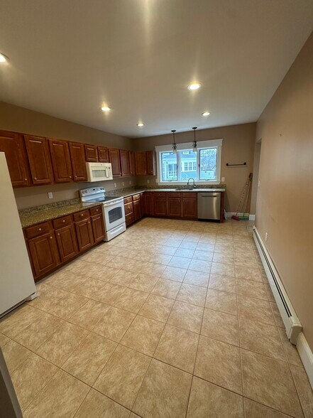 Building Photo - 14 Mishawum Rd