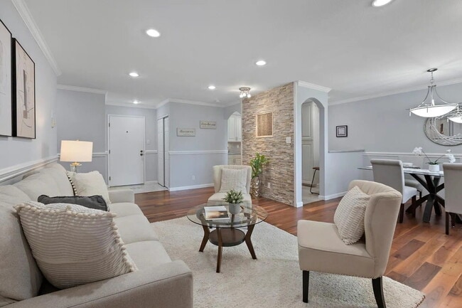Building Photo - 1061 Beach Park Blvd