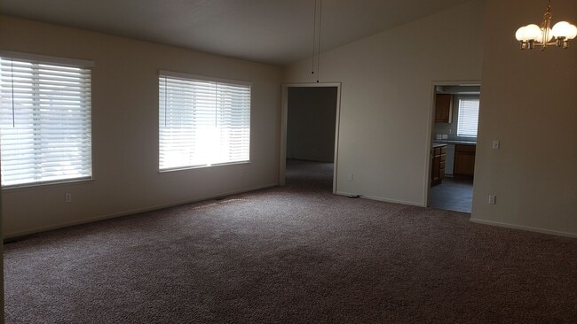 Building Photo - ONLY $2,550 PER MONTH FOR THIS SPACIOUS RANCH STYLE HOME -  2056 SQ FT / 3BDRM/2BATH/3GARAGE ON O...