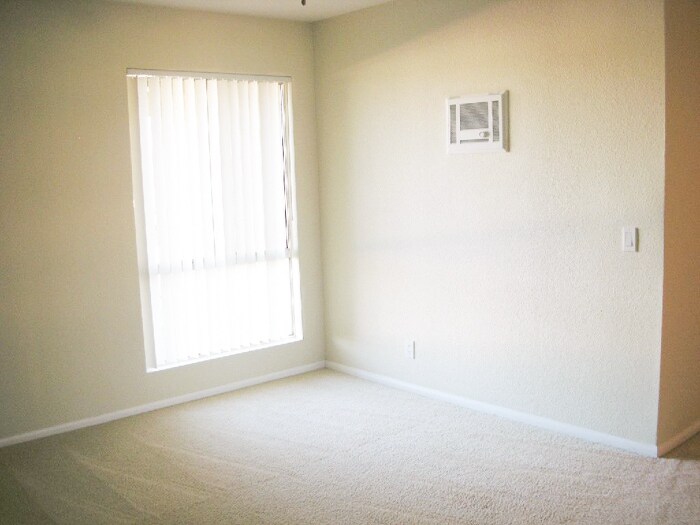 Building Photo - 615 Fredricks Ave