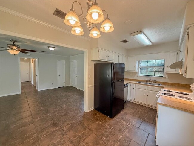 Building Photo - 8613 McAllister Dr