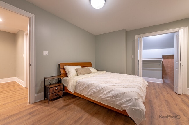 Building Photo - 3639 N Troy St