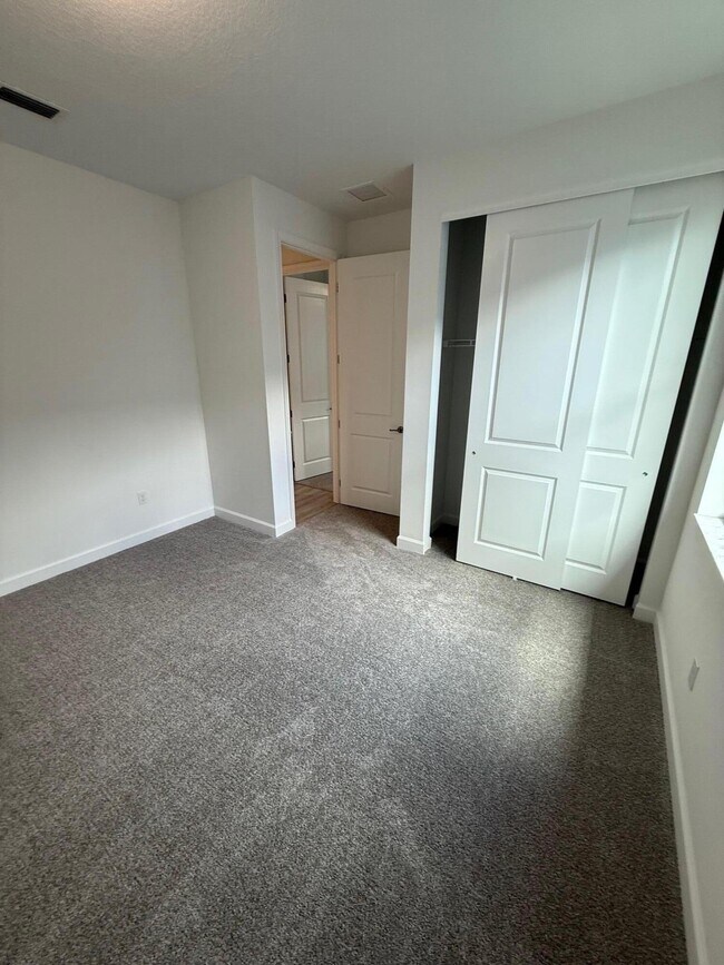 Building Photo - 9555 SW Indra Wy