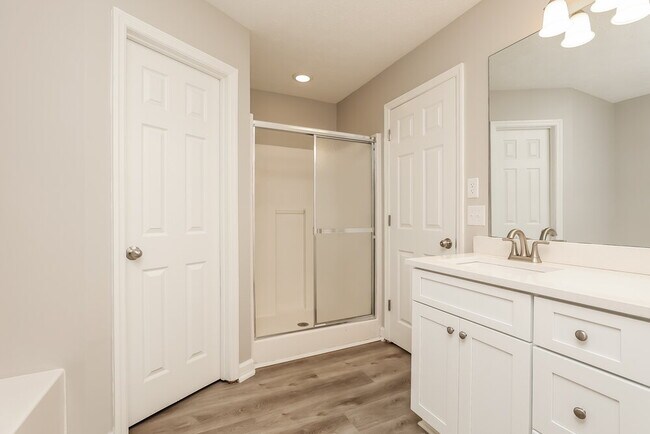 Building Photo - 721 Shandale Dr