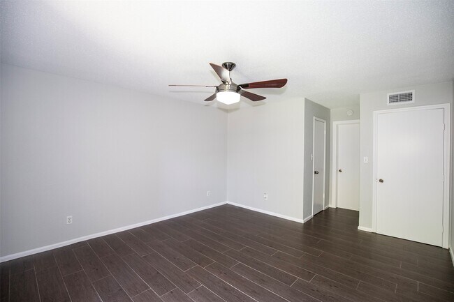 Building Photo - 3300 Pebblebrook Dr