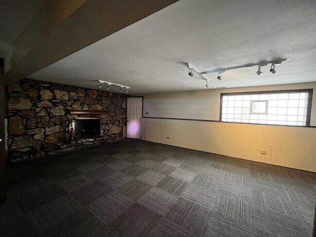 Building Photo - 28W775 Grommon Rd