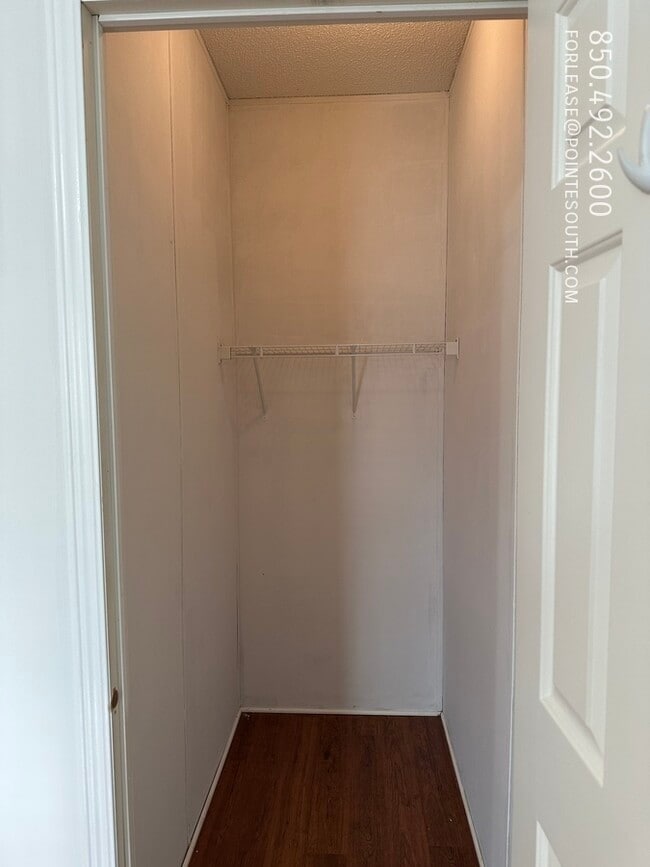 Building Photo - 832 Cross St