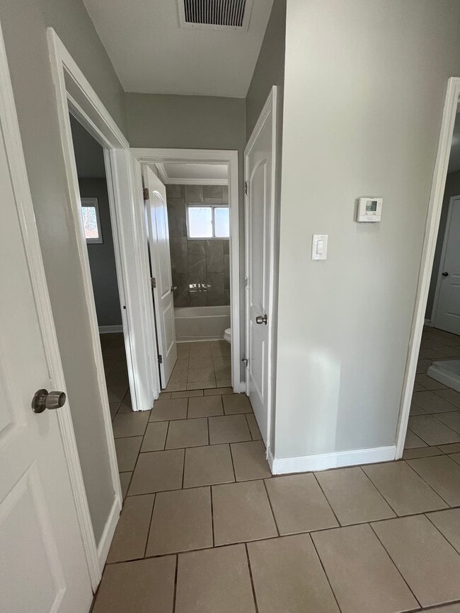 Building Photo - 2 Bedroom Ranch Home now available in Lans...