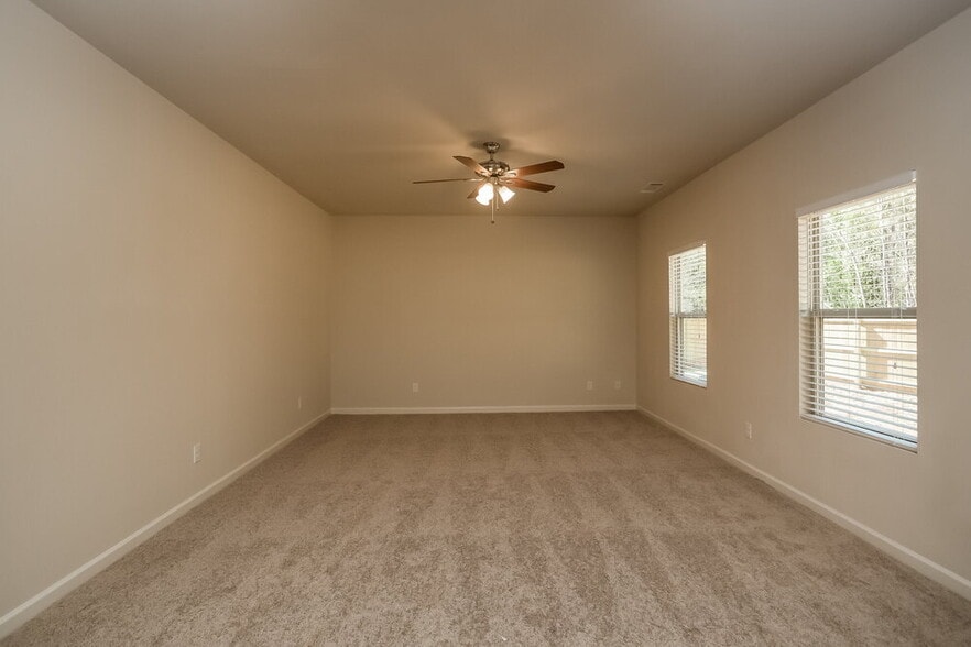 Building Photo - 3103 Avondale Dr SE