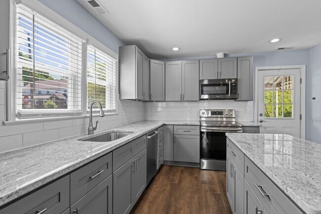 Building Photo - Beautiful 2 bedroom, 1 bath home near Downtown Durham, High-end Finishes and fenced-in backyard!