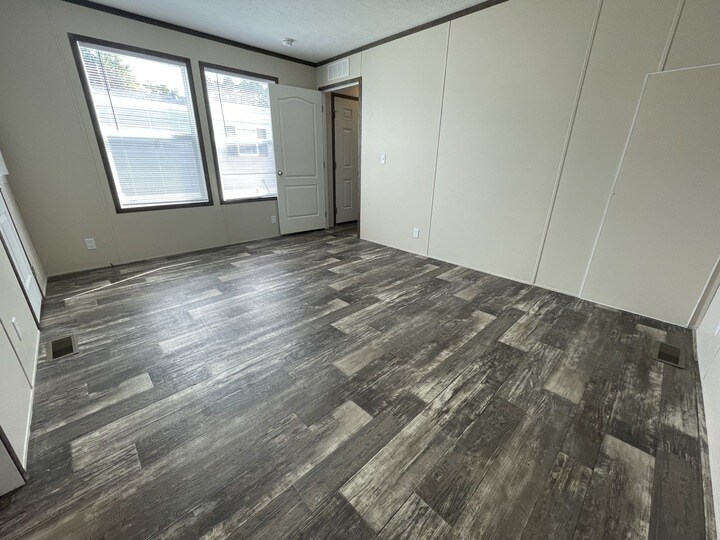 Building Photo - 16220 Frontenac Ave