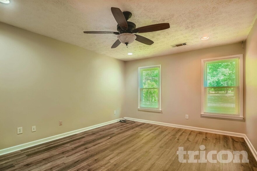 Building Photo - 105 Jennings Yard