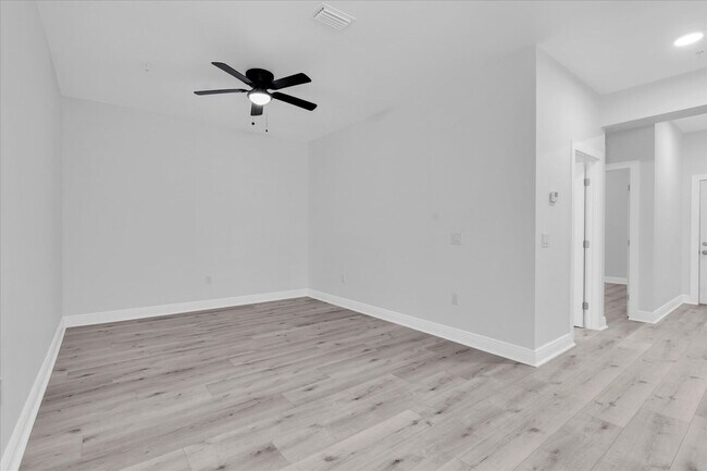 Building Photo - 705 S Orange Ave