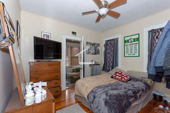 Building Photo - Belmont 1 Bed available Now