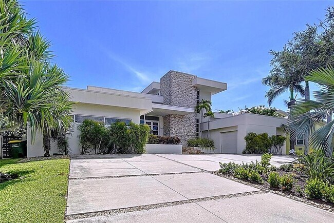 Building Photo - 1347 Harbor Dr