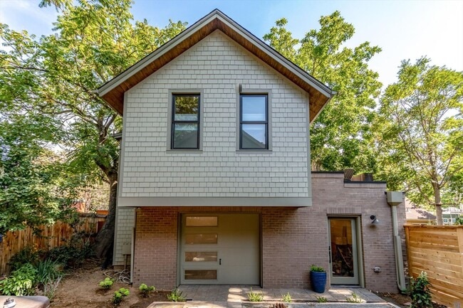 Building Photo - One Bedroom furnished ADU/apartment in The Highlands.