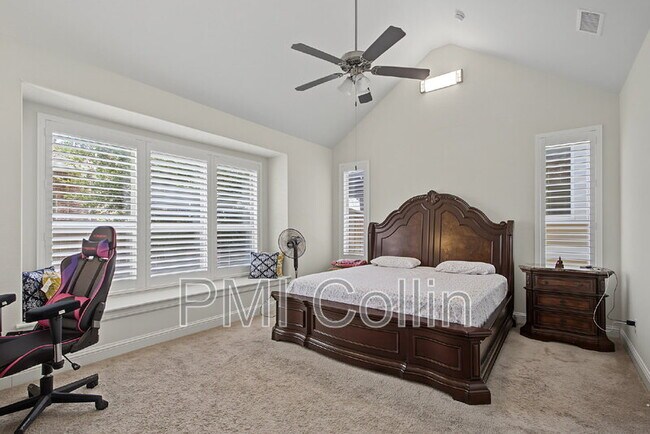 Building Photo - 8701 Fairway Ln