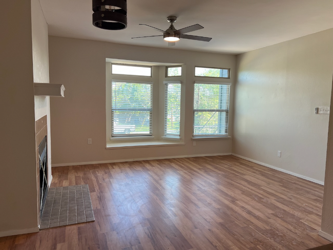 Building Photo - 5305 Indio Dr