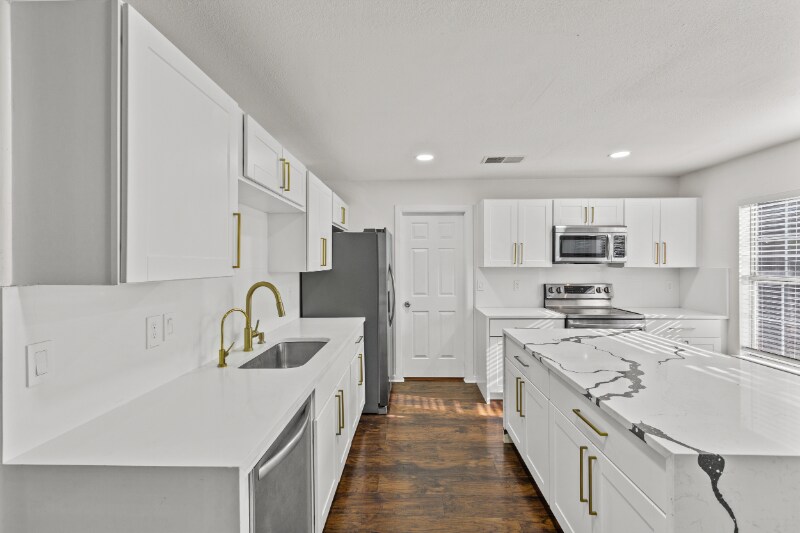 Building Photo - 10003 Silver Park