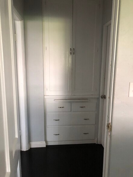 Hall linen closet - 310 -316 Rosecrans St