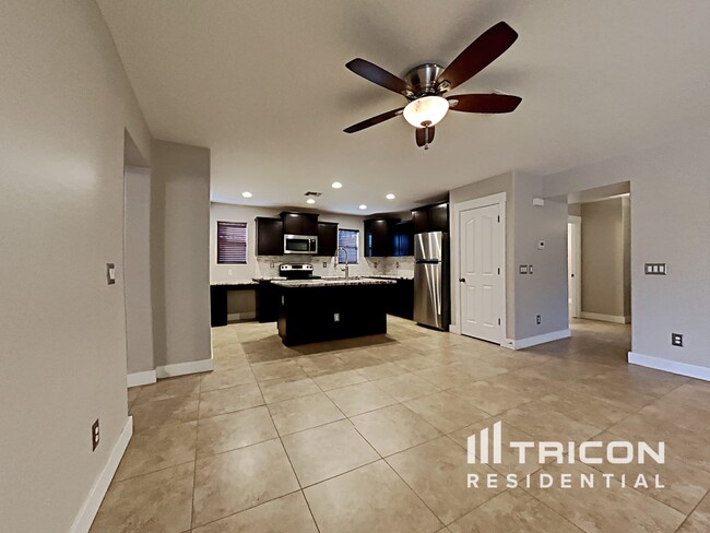 Building Photo - 32763 N Quarry Hills Dr