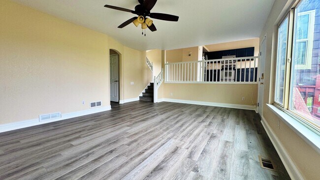 Building Photo - Welcome to this Fantastic 4 Bed 2.5 Bath i...