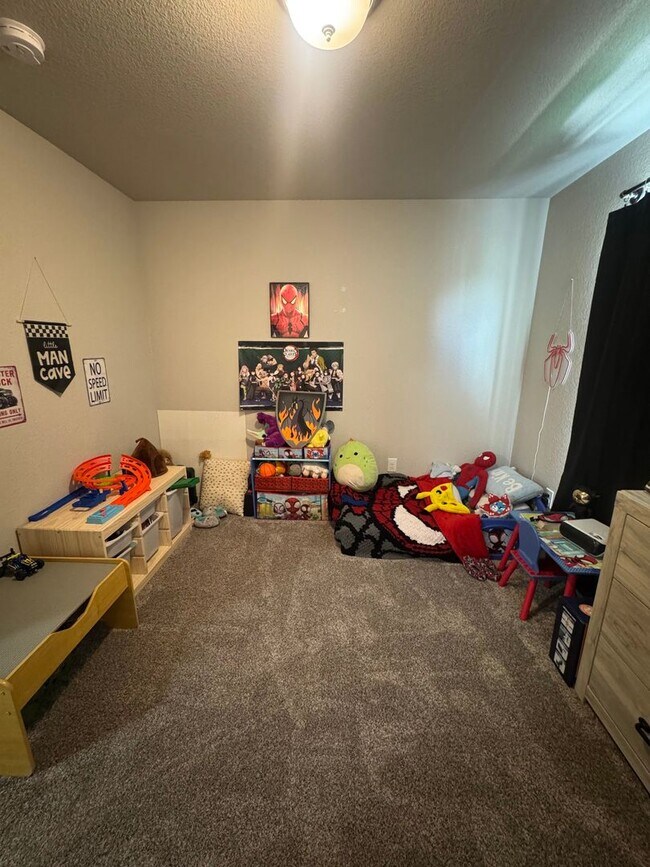 Building Photo - 3 Bed 2.5 Bath Home in Fountain Available in June