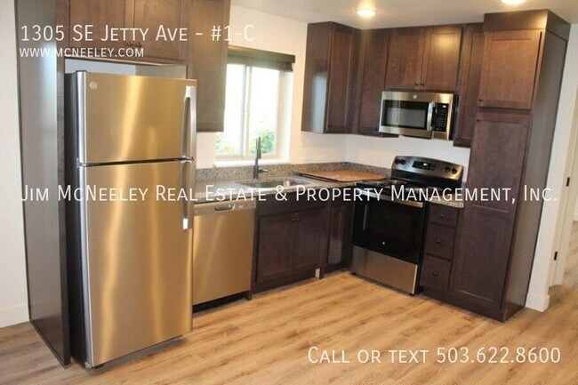 Building Photo - Lower level 2 bed/ 1 bath w/ 1 Assigned Pa...