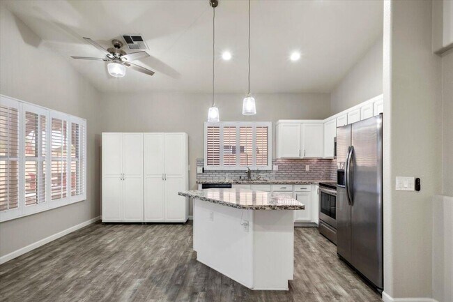 Building Photo - 4623 E Desert Wind Dr.